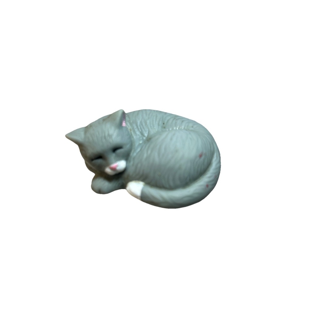 Fisher-Price Loving Family Dollhouse Gray Sleeping Kitty Cat Animal Pet